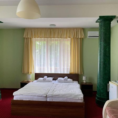 Het Pecset Fogado Etterem Bed and Breakfast Sopron Buitenkant foto