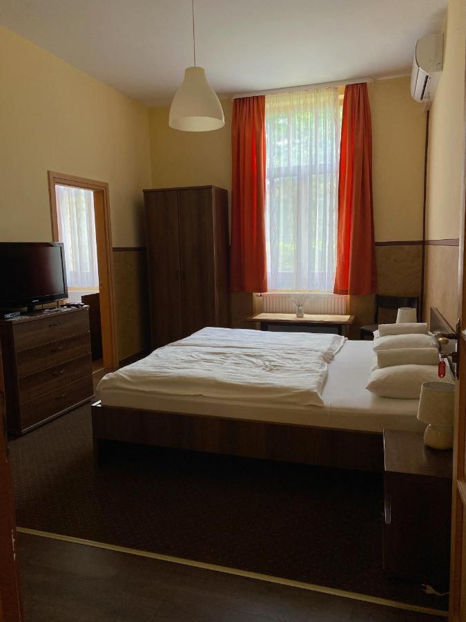 Het Pecset Fogado Etterem Bed and Breakfast Sopron Buitenkant foto