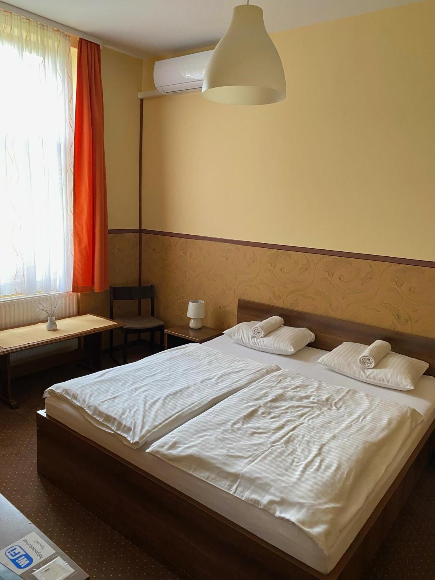 Het Pecset Fogado Etterem Bed and Breakfast Sopron Buitenkant foto