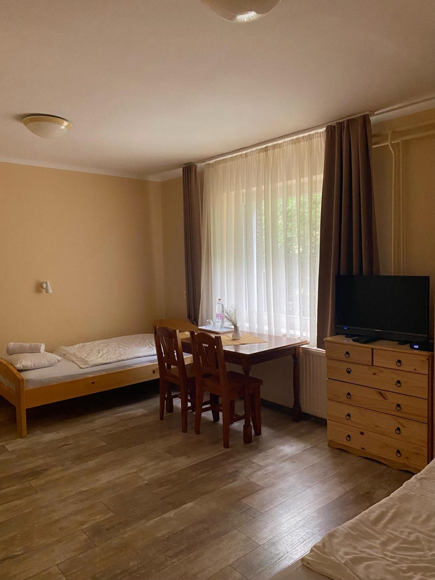 Het Pecset Fogado Etterem Bed and Breakfast Sopron Buitenkant foto