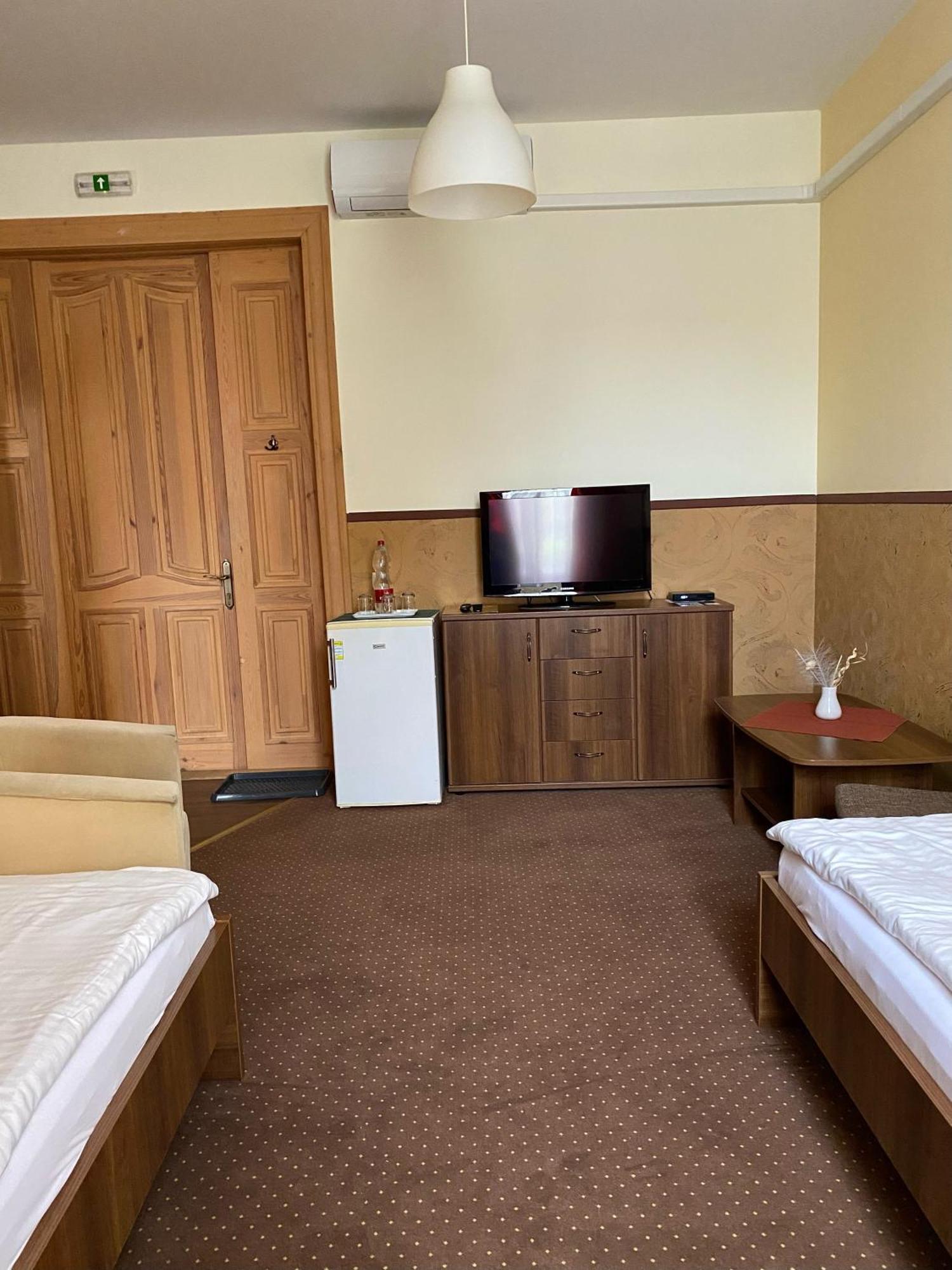 Het Pecset Fogado Etterem Bed and Breakfast Sopron Buitenkant foto