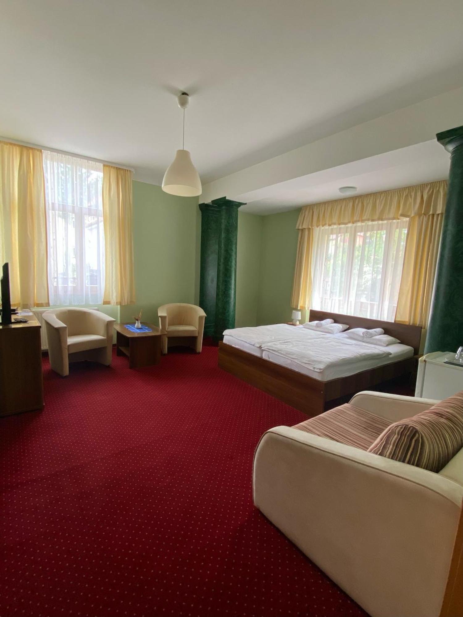 Het Pecset Fogado Etterem Bed and Breakfast Sopron Buitenkant foto